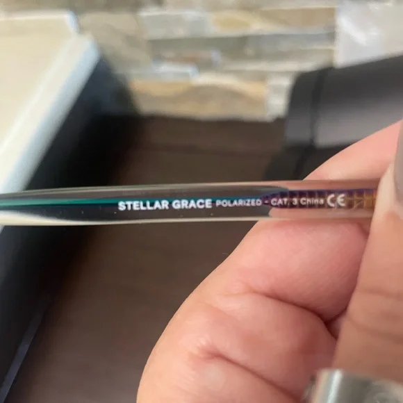 New Blenders Polarized Women’s sunglasses - Stellar Grace - Picture 3 of 4